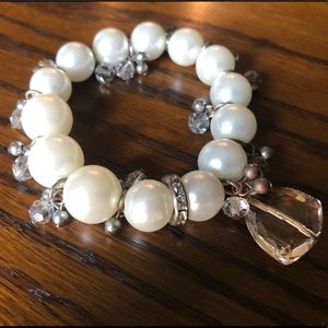 Pearl bracelet (with crystal charms)